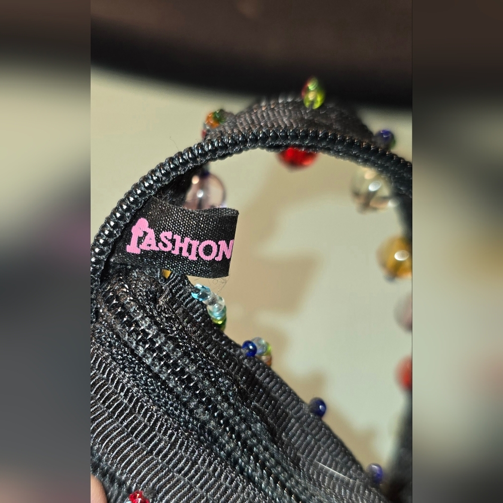 ADORABLE Beaded Small Zipper Bag - Picture 8 of 9